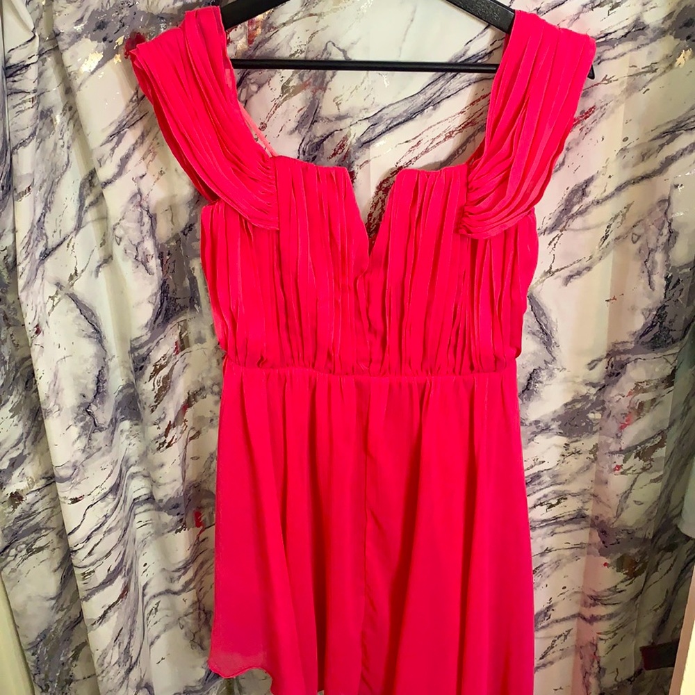 Elegant pink dress with off-the-shoulder straps